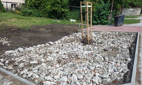 Wywóz gruzu z podjazdu oraz przygotowanie terenu pod trawnik