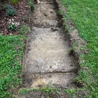 Niwelacja terenu pod kostkę brukową